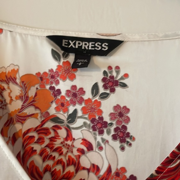 Floral top from Express Size Large - Picture 2 of 4
